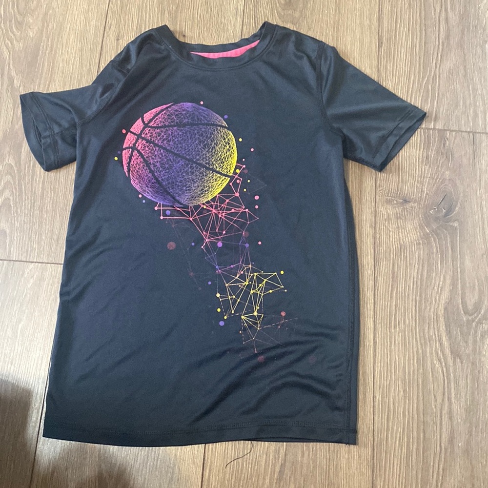 Kids basketball activewear shirt size M(8/10)